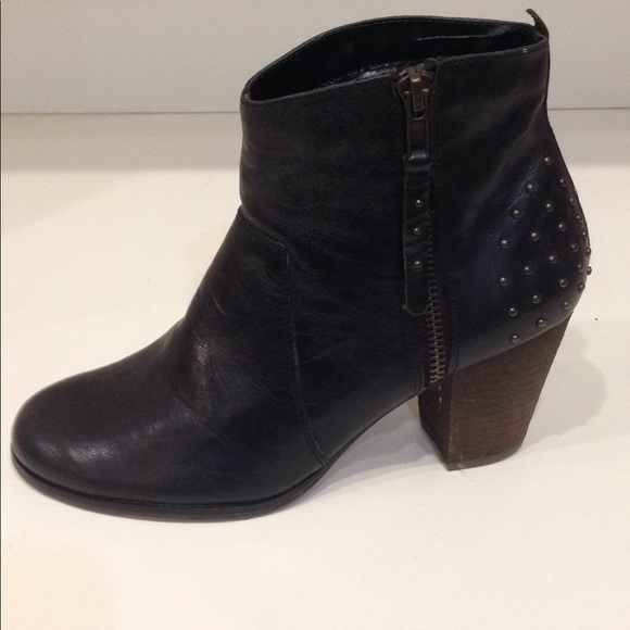 Bella Vita Shoes - Black Leather Ankle Boot